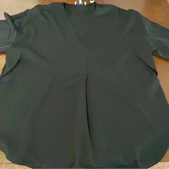 Vince V-Neck NWT Popover Top-Medium - Picture 3 of 7